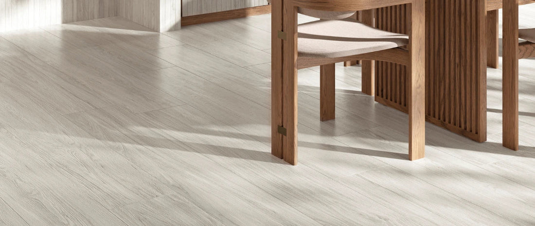 Light wood effect porcelain tiles floor in modern dining room