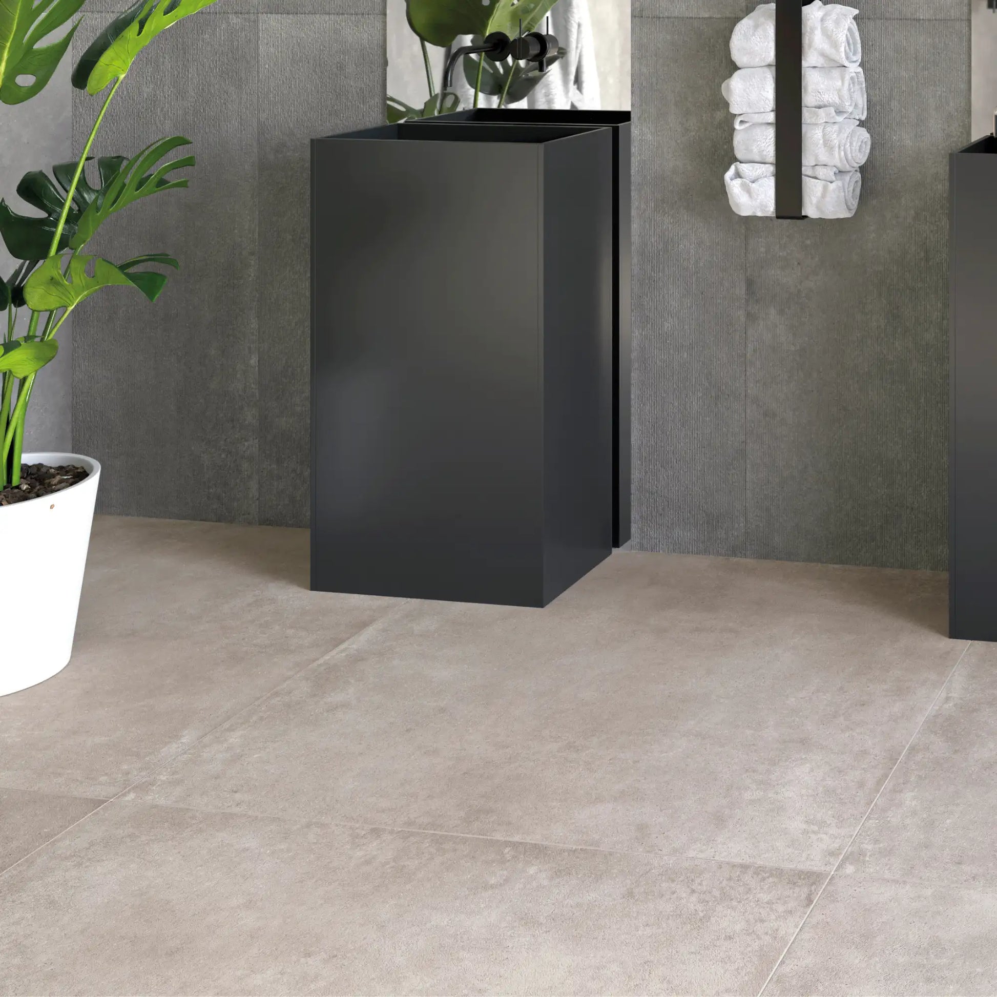 Bathroom floor with grey concrete-effect porcelain tiles – Continental Smoke.