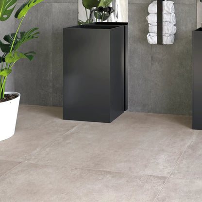 Bathroom floor with grey concrete-effect porcelain tiles – Continental Smoke.
