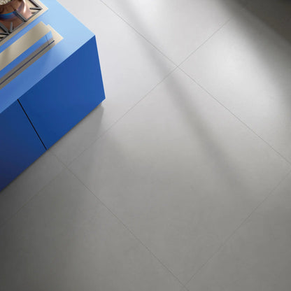 Grey concrete-effect porcelain floor, top-view modern kitchen scene – Le Resine Grigio