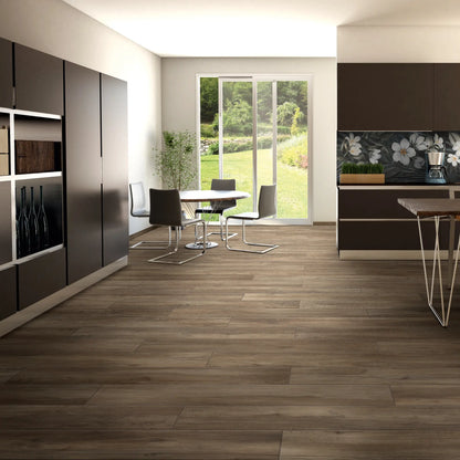 Brown oak wood-effect porcelain flooring in a contemporary kitchen – North Wind Melange